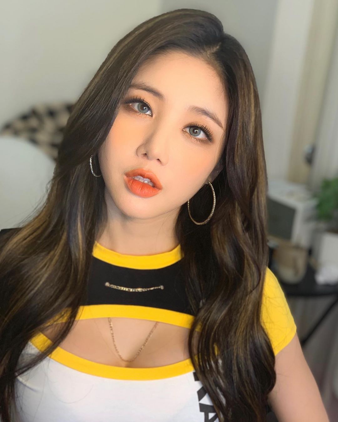 爆奶DJ「SURA」深溝刷盤畫面超邪惡　瘋狂乳搖激烈程度不輸
