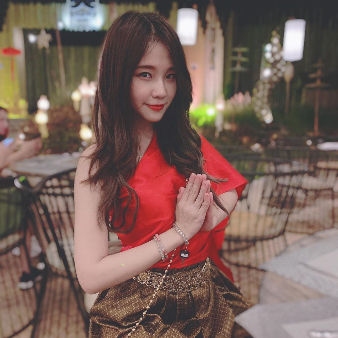 呼呼 甜美笑容太可愛......畫面超養眼 - 美女圖 -