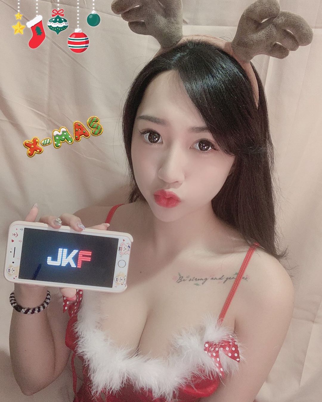 要PK洗溝嗎？短裙辣妹「璇璇兒」發起挑戰書，網友不想洗溝但很想看溝！