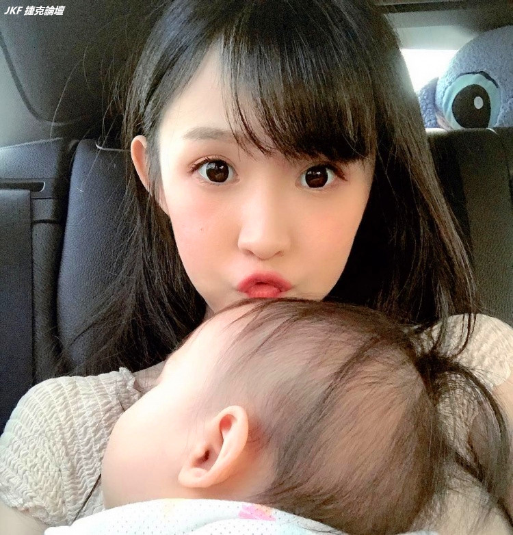 小隻馬媽媽太有料!脫下衣服「母乳MAX超豐沛」生過還這麼辣...網全硬:想要當嬰兒! - 素人正妹 -