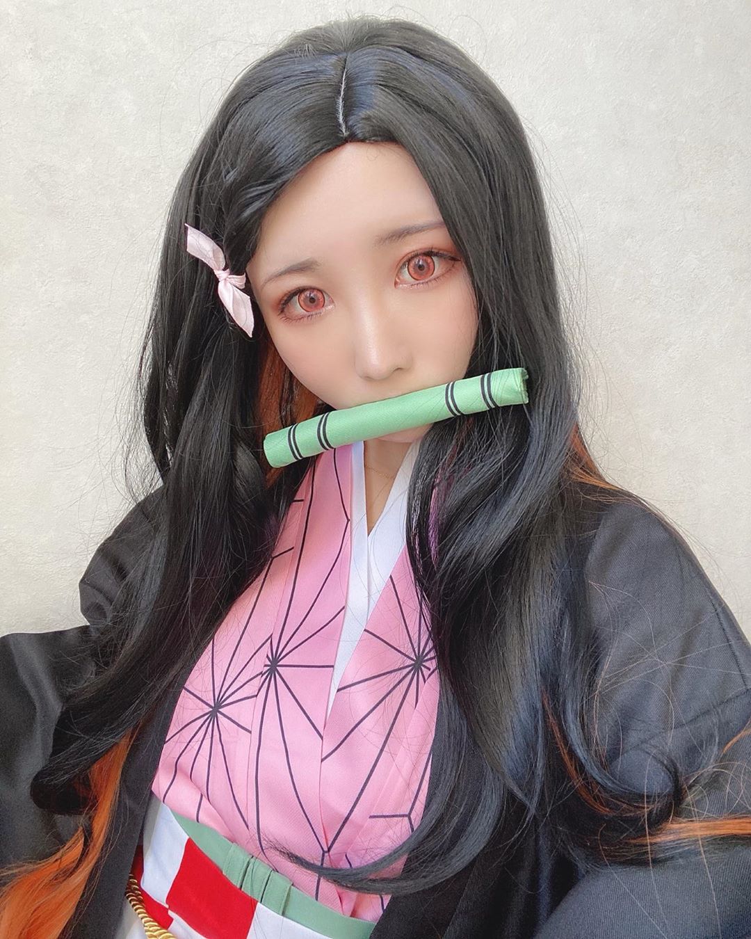 「白嫩美胸妹」是個收集控！日常興趣是 cosplay 秀身材，還是金氏紀錄保持人！