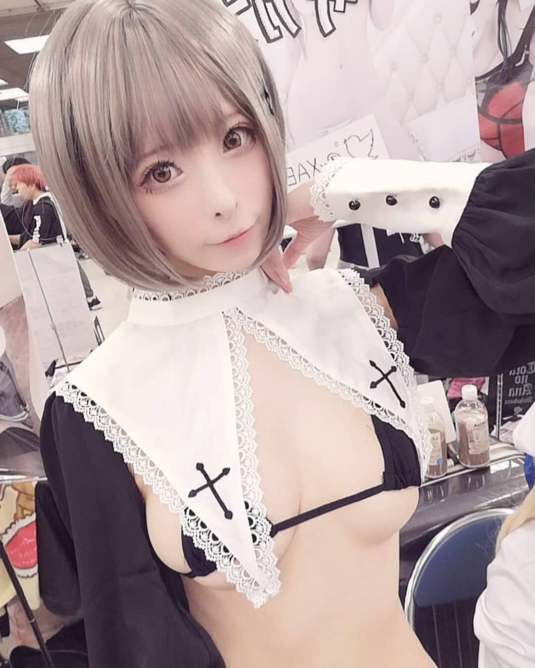 哪都可以露就是不露臉！甜美Coser「佐歌奈」低胸上衣露出白嫩美胸嚇跑病毒