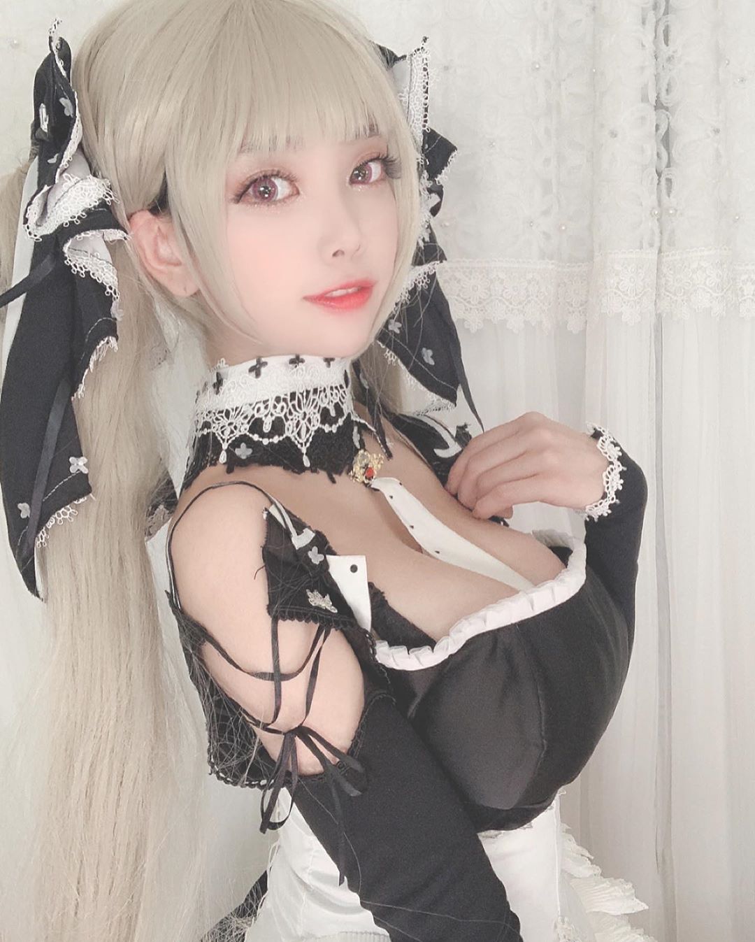 韓國甜美Coser Kim Dami內建「人間胸器」　胸前扣子總是扣不起來