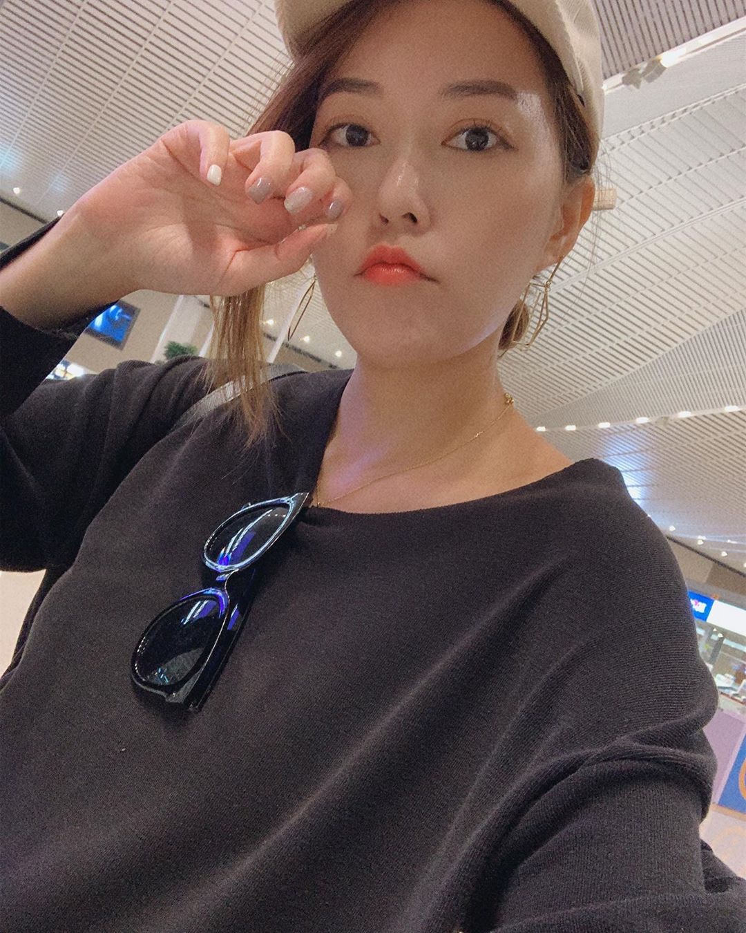 不是嬰兒肥 是比較多汁一點 周小葳 - 美女圖 -