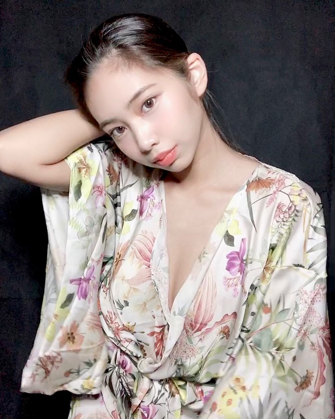 日系童顏制服妹「DJ NOMA」下半身失蹤辣露蜜大腿　豐潤肉彈身材讓人看了好上火