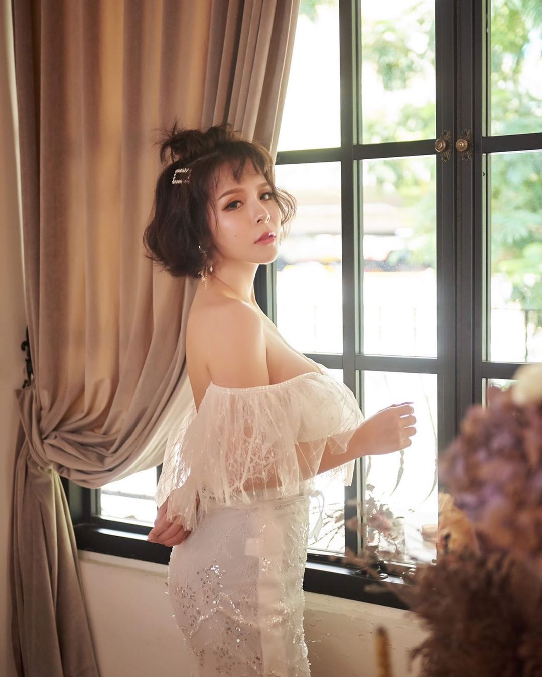 領到腿軟！H奶巨乳波神「陳香菱」送上騎人節最大禮　自揉「白嫩奶球」挑逗無極限