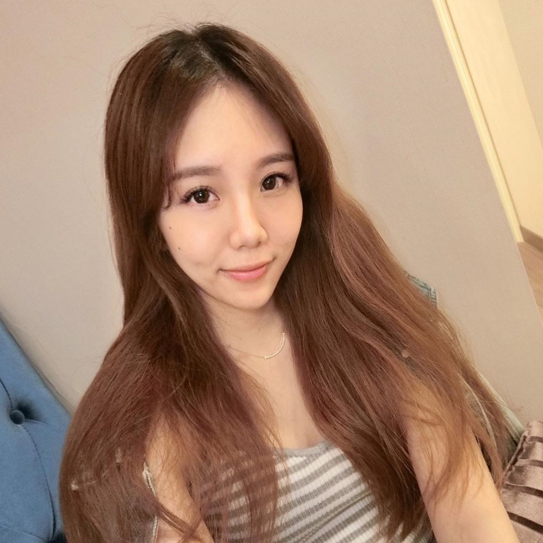 愷愷 KAI  有著渾圓美乳  點進IG才發現腿才是本體....... - 美女圖 -