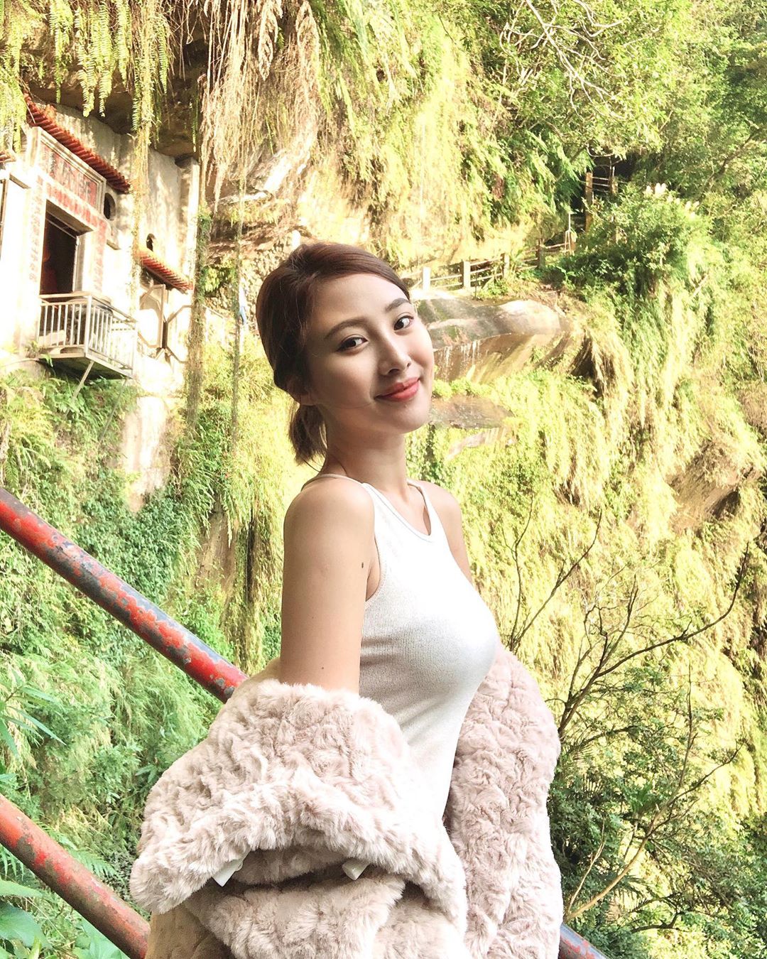 杜少榛（少少）  俏麗活潑女孩撒嬌賣萌看起來真可愛 - 素人正妹 -