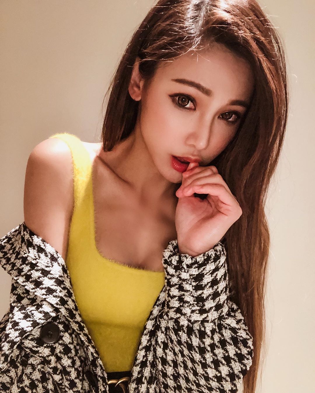 電台「狂野系正妹DJ」神似溫嵐　甜美嗓音X火辣身材超強雙組合