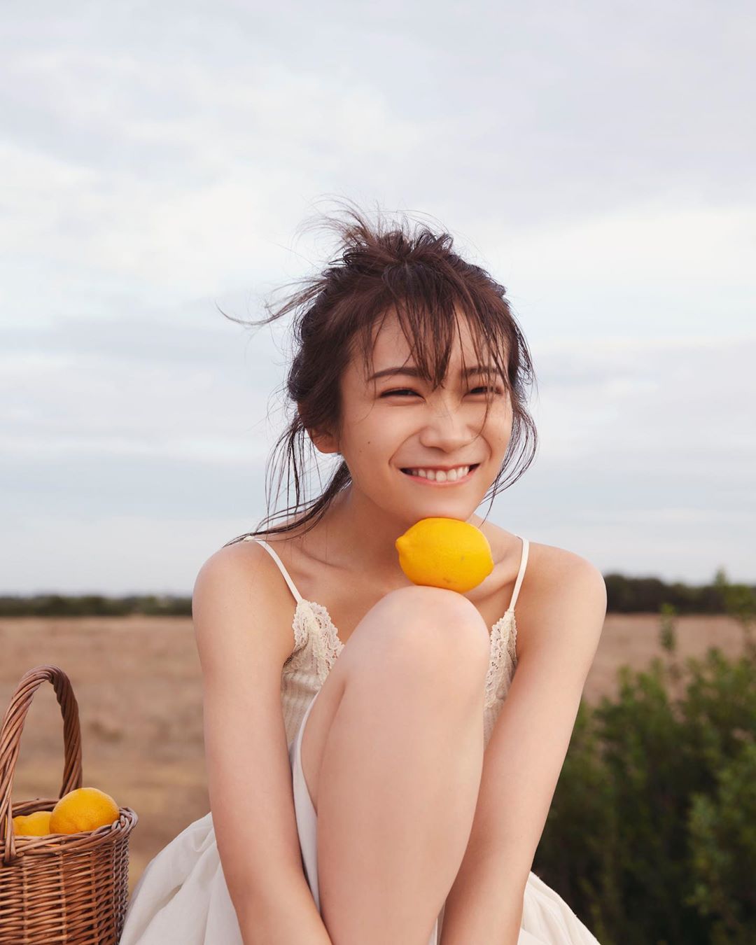 乃木坂46笑顏女孩「秋元真夏」轉大人性感解禁　水噹噹「白皙嫩腿」讓腿控都瘋狂了