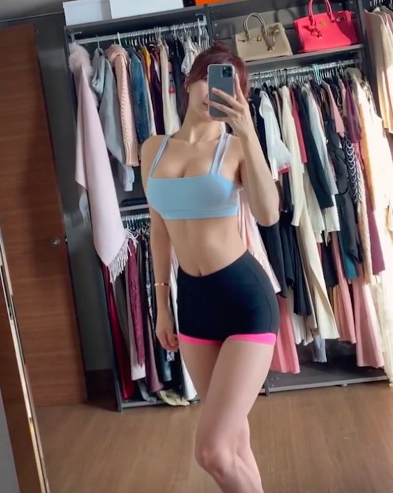 就是愛低腰！「韓國健身辣媽」身材維持超好，褲子扯低要你欣賞「腹肌翹臀」！