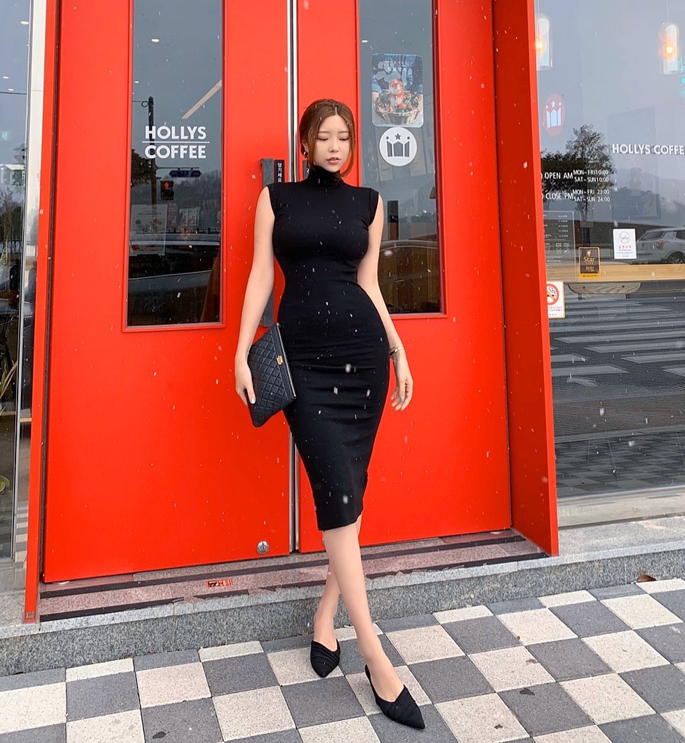 韓國百萬網美「cxxsomi」真材實料超敢秀！「巨乳螞蟻腰」側面曲線太霸氣啦！