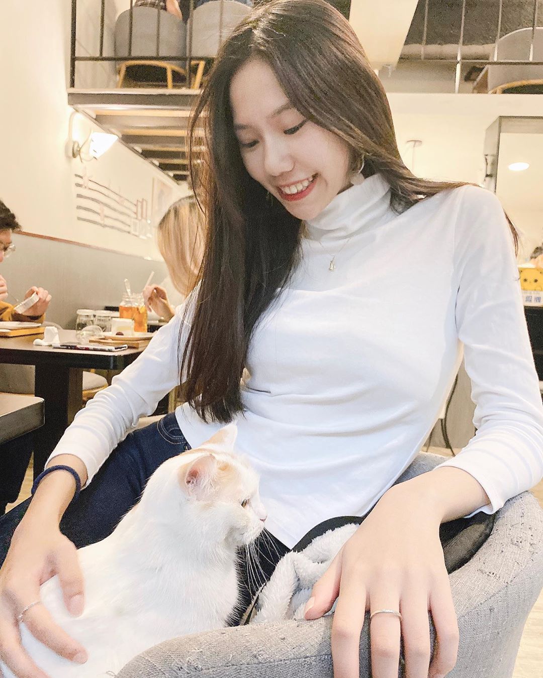 易芝  惹火身材美照更是好撩人好養眼 - 美女圖 -