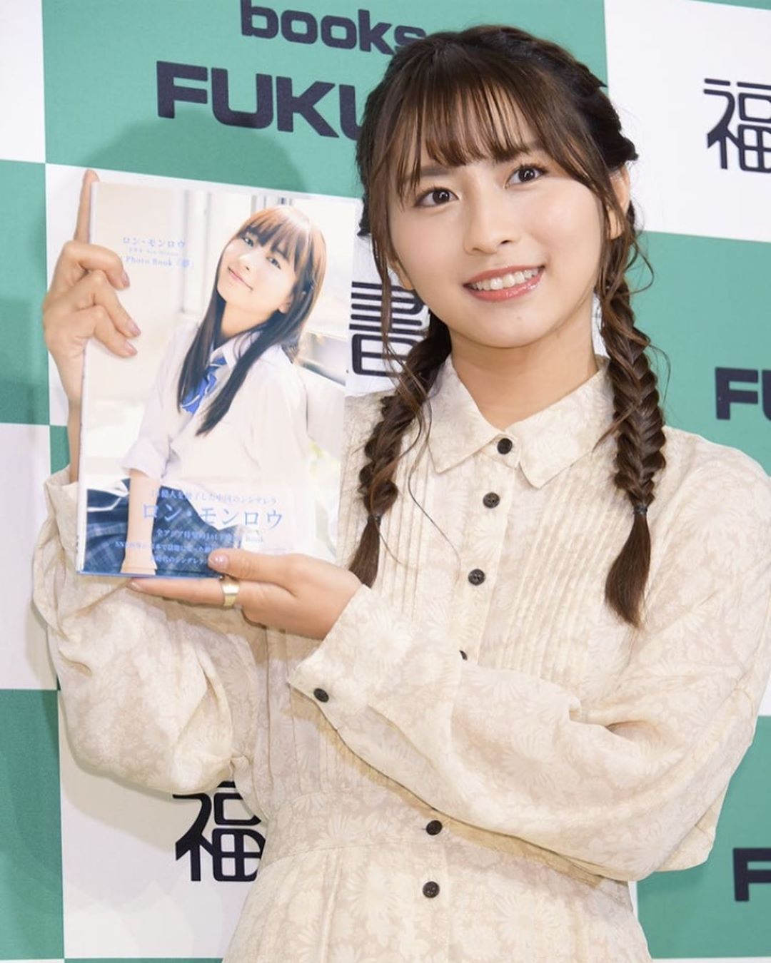 陸版新垣結衣「龍夢柔」爽朗甜笑神複製本尊　萌到連巨獸都被收服
