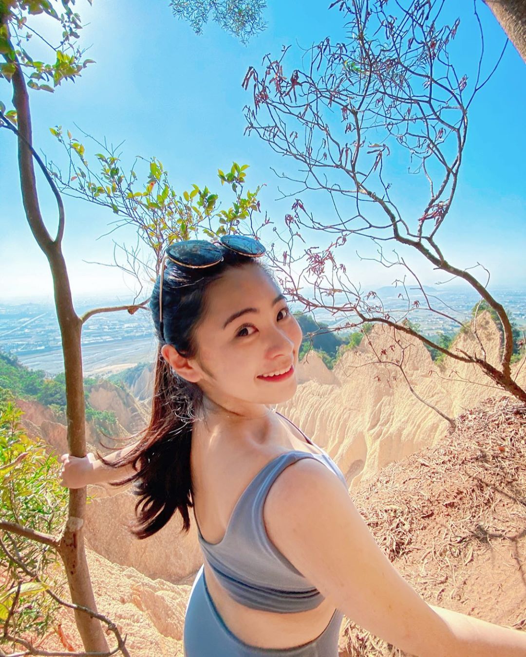 林后儀  視覺超衝擊.........網友: 車頭燈太兇 - 素人正妹 -
