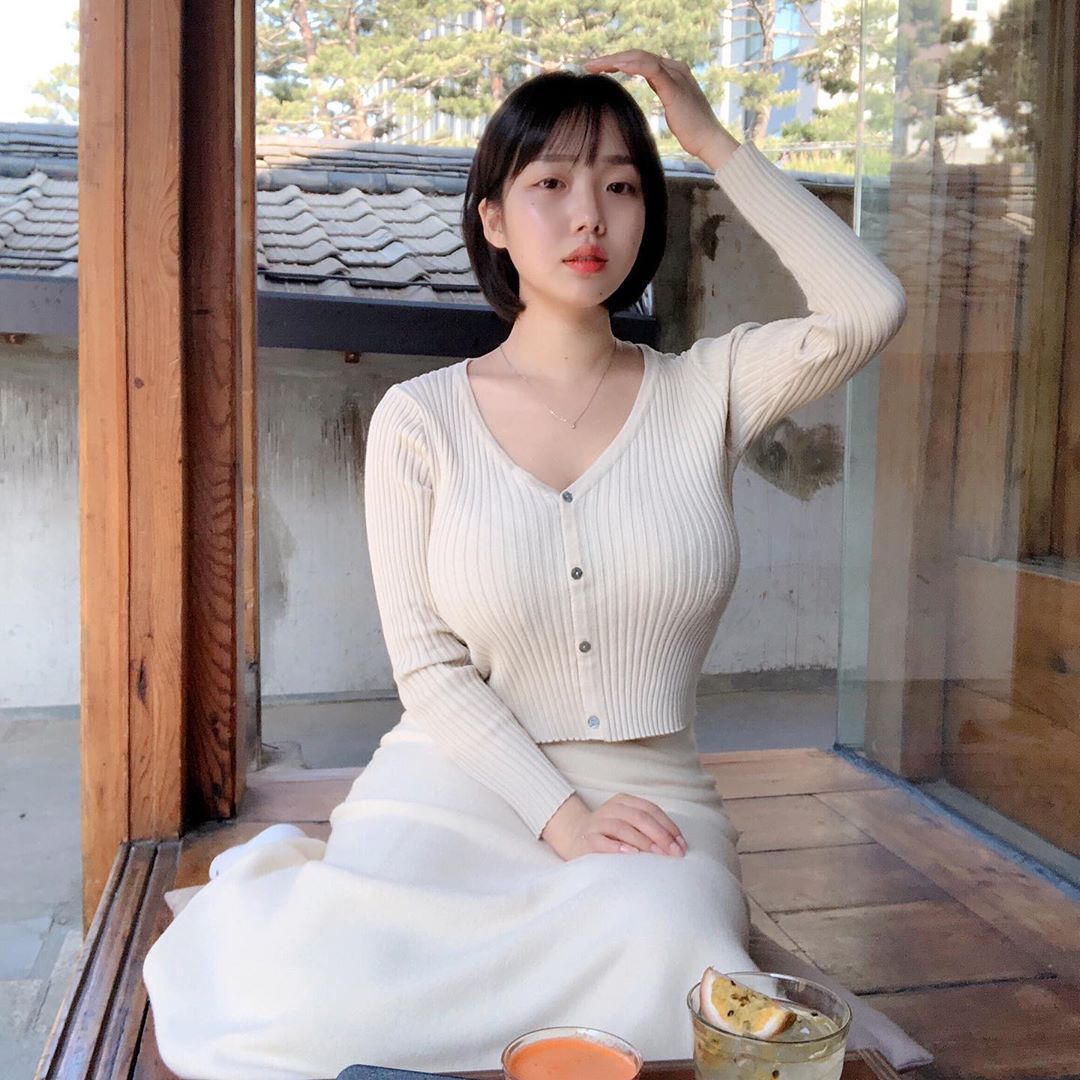 短髮巨乳妹「이유민」真人版娜美無誤！誇張葫蘆型「極巨S曲線」超不科學