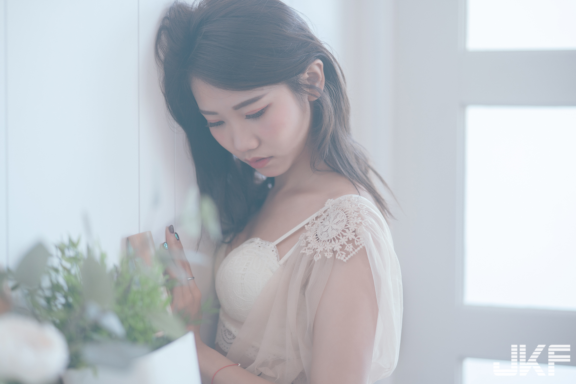 白皙肌膚的電眼美少女「伊芙蝶」細膩的情慾流露時在扛不住…