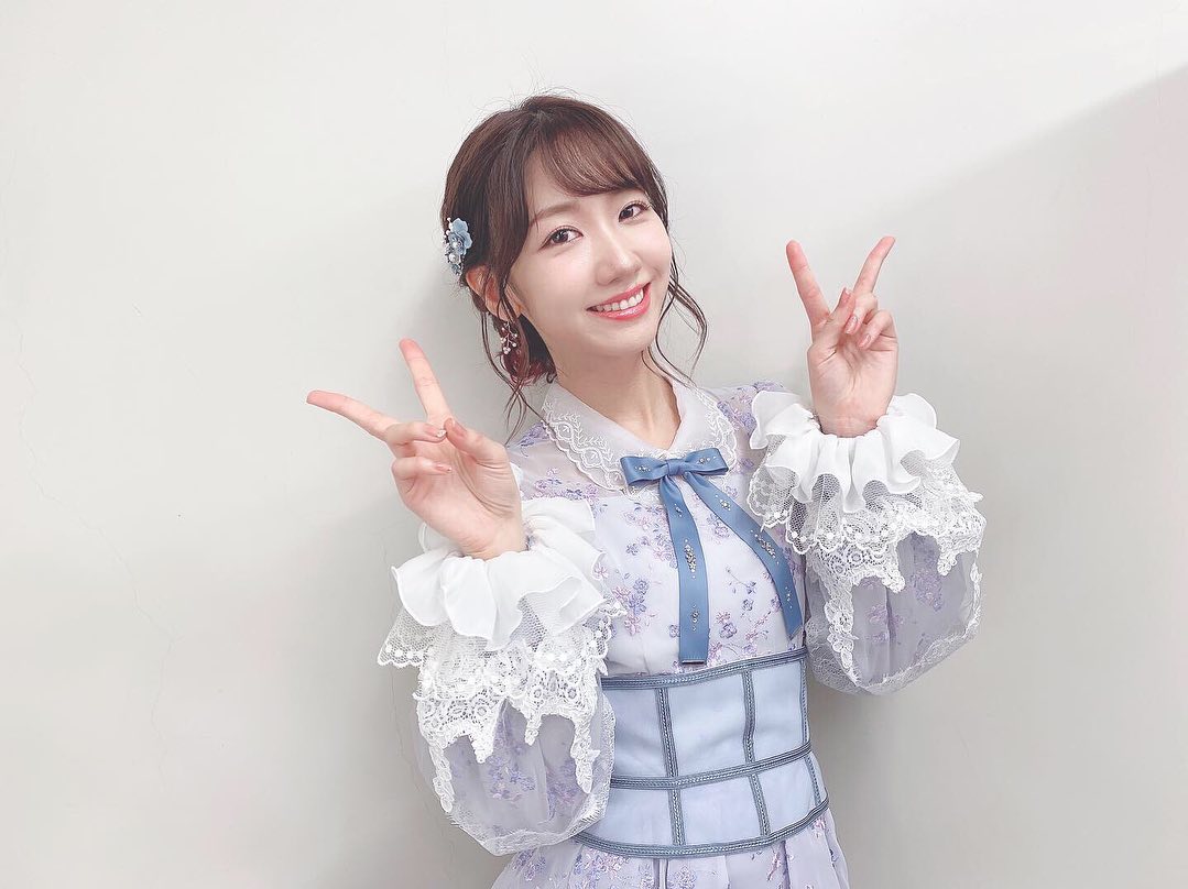 色氣女孩最可愛！AKB48柏木由紀「靠窗脫衣大解放」飽滿雪乳滑出來　拍攝角度超邪惡　
