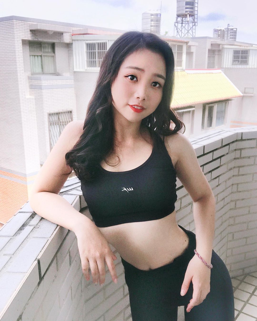 花枝小隻馬教練  清純洋溢藏不住.....身材OP天天都好想看 - 美女圖 -