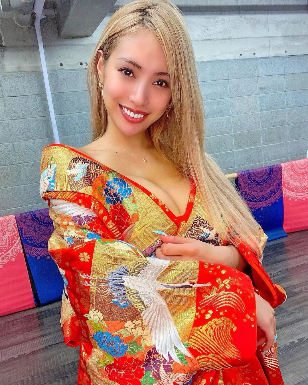 日本的爆乳小惡魔！挺「巨乳沐浴」也不怕人看，超窈窕豐滿曲線誰受得了！
