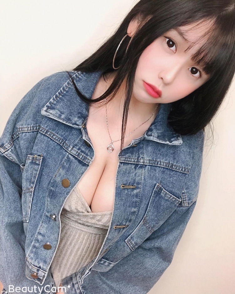 台灣小蘿莉身材太暴力！童顏配深邃事業線男粉暴動：戀愛 - 美女圖 -