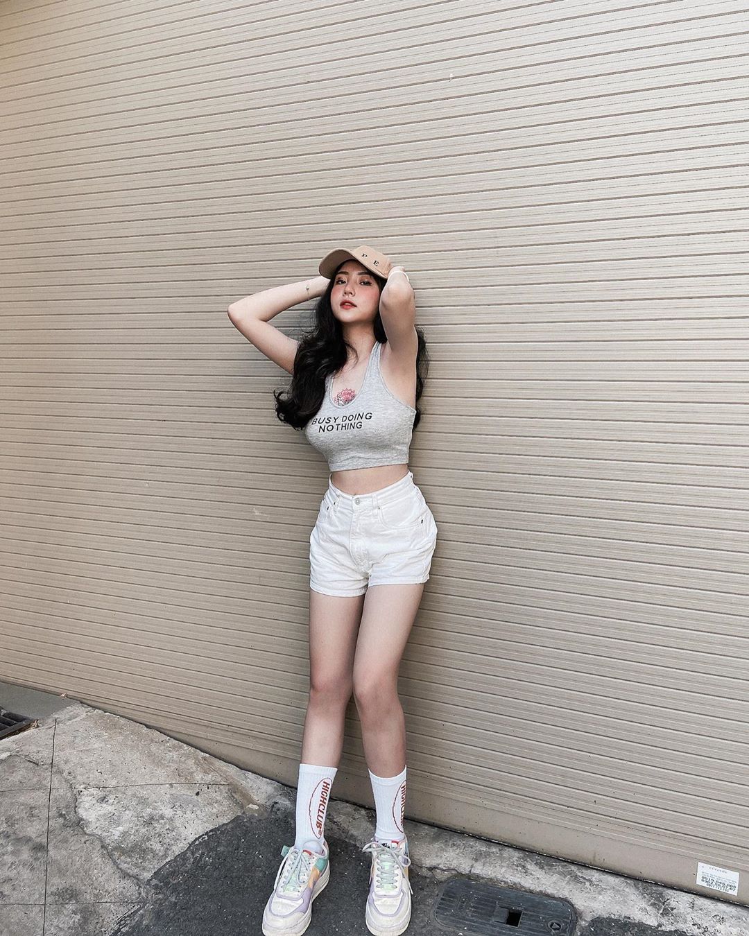 18歲巨乳小美女「Nhã Trân 」奶奶中心刺青超性感，兇猛尺寸發育完全！