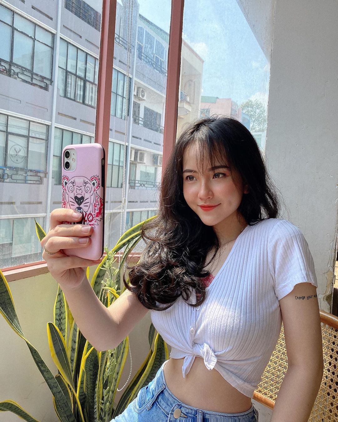 18歲巨乳小美女「Nhã Trân 」奶奶中心刺青超性感，兇猛尺寸發育完全！