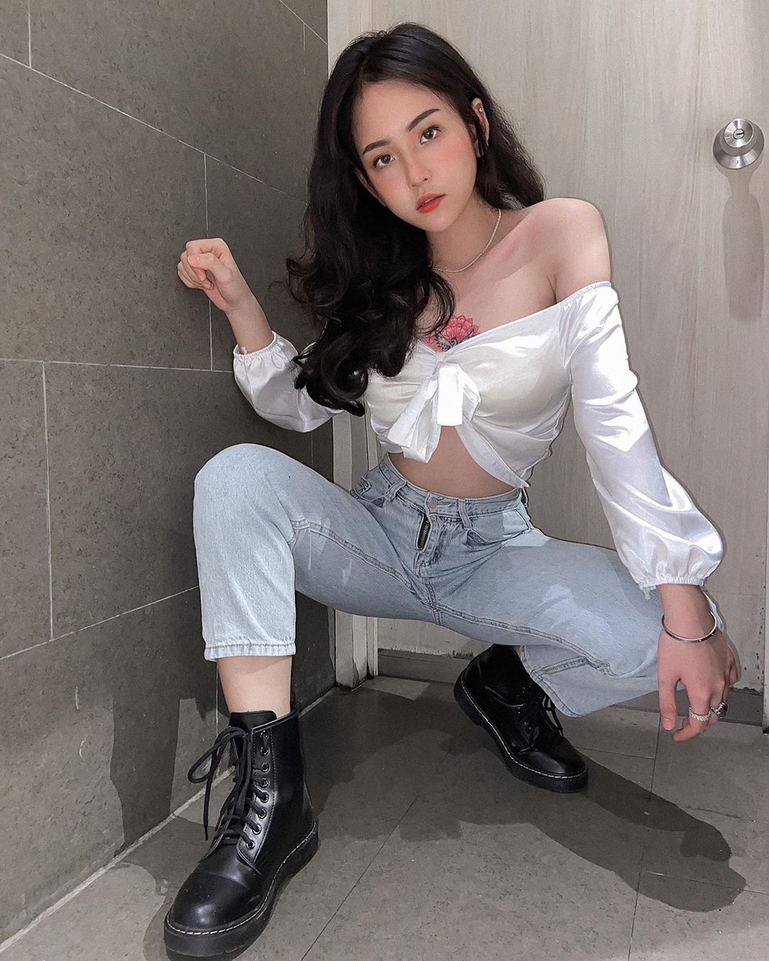 18歲巨乳小美女「Nhã Trân 」奶奶中心刺青超性感，兇猛尺寸發育完全！