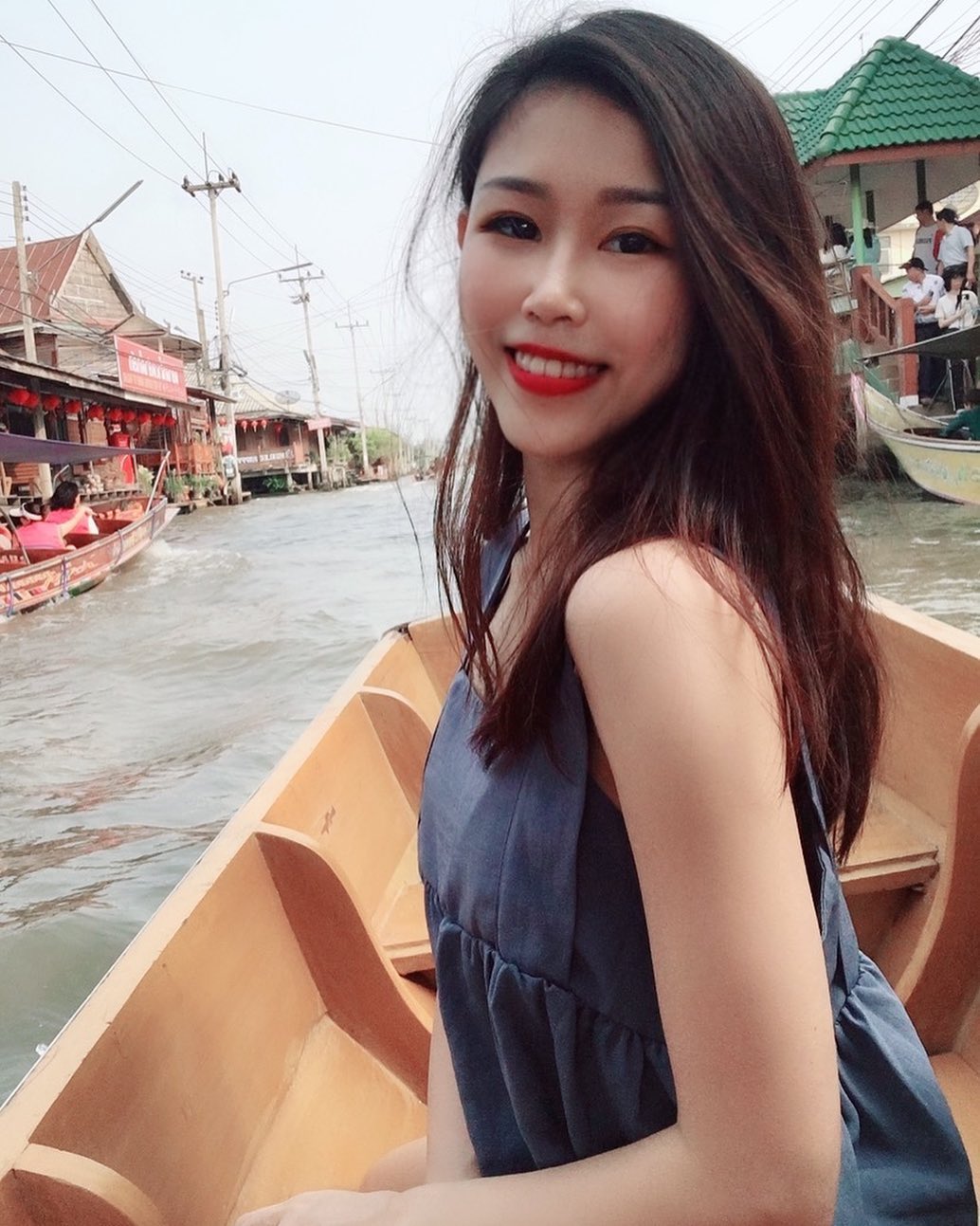 正能量爆表！人氣健妞「Vivian Hou」清甜笑容太迷人，邪惡的飽滿雙峰更振奮人心！