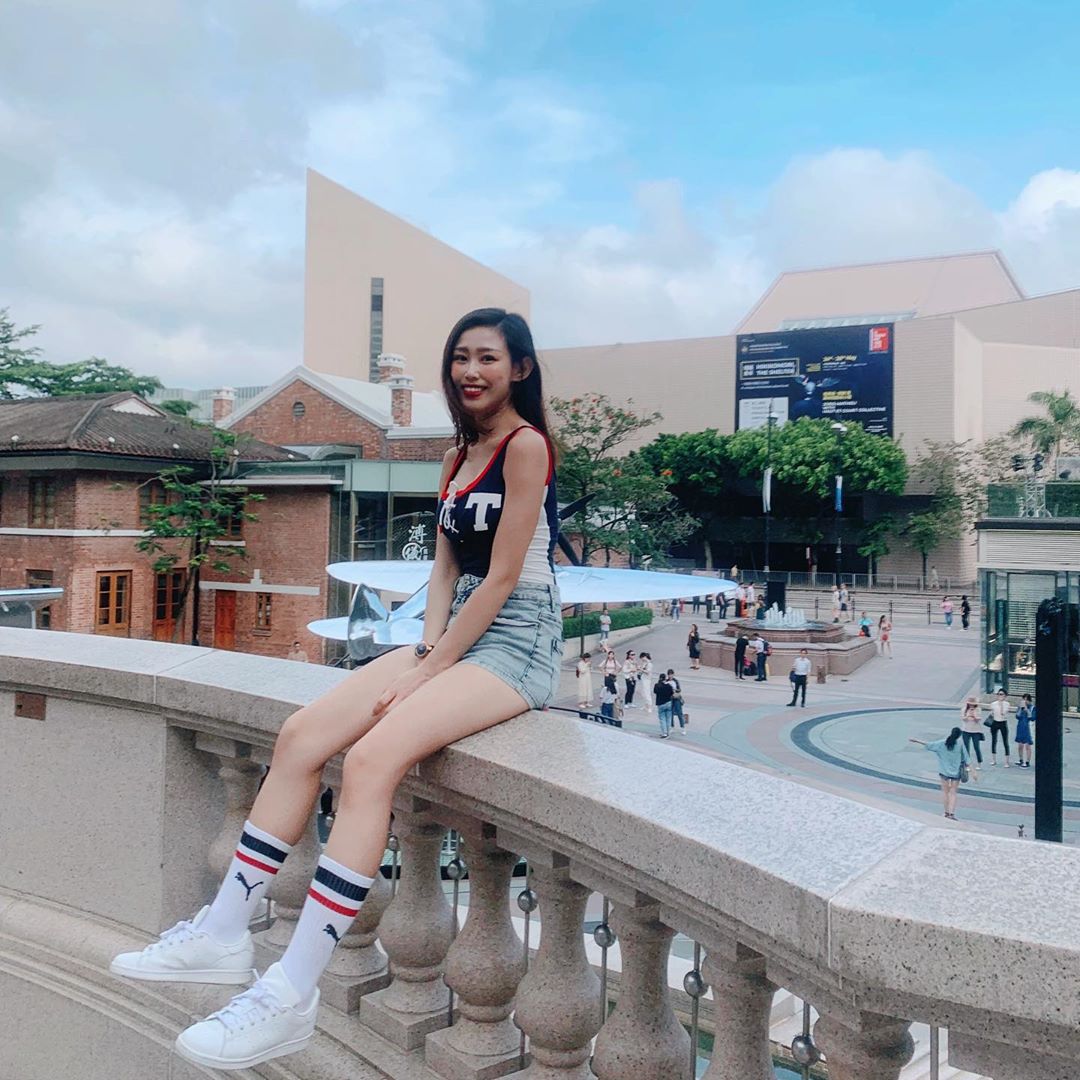 正能量爆表！人氣健妞「Vivian Hou」清甜笑容太迷人，邪惡的飽滿雙峰更振奮人心！