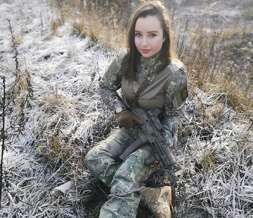 戰鬥民族無誤！俄羅斯仙女級女兵「Elena Deligioz」雪乳美尻視角超殘暴　我是敵人先軟了