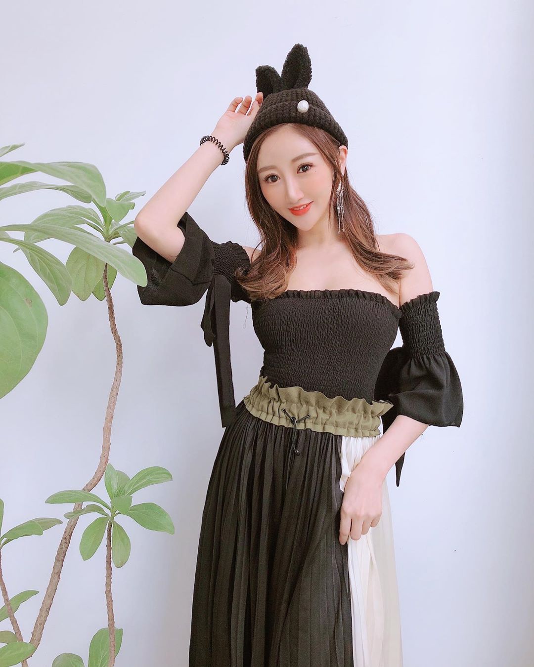 試試有多軟！「葉妮妮Minnie」床上爆乳筋開腰軟，神祕帶展延讓人想發揮實驗精神！