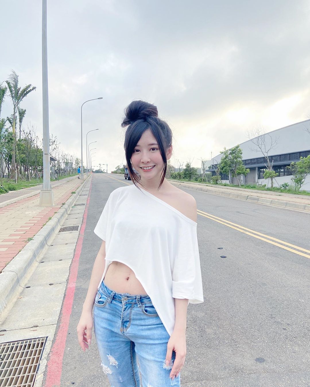 陸子玄Lois  發育十分良好....像是天女下凡一樣精緻 - 美女圖 -