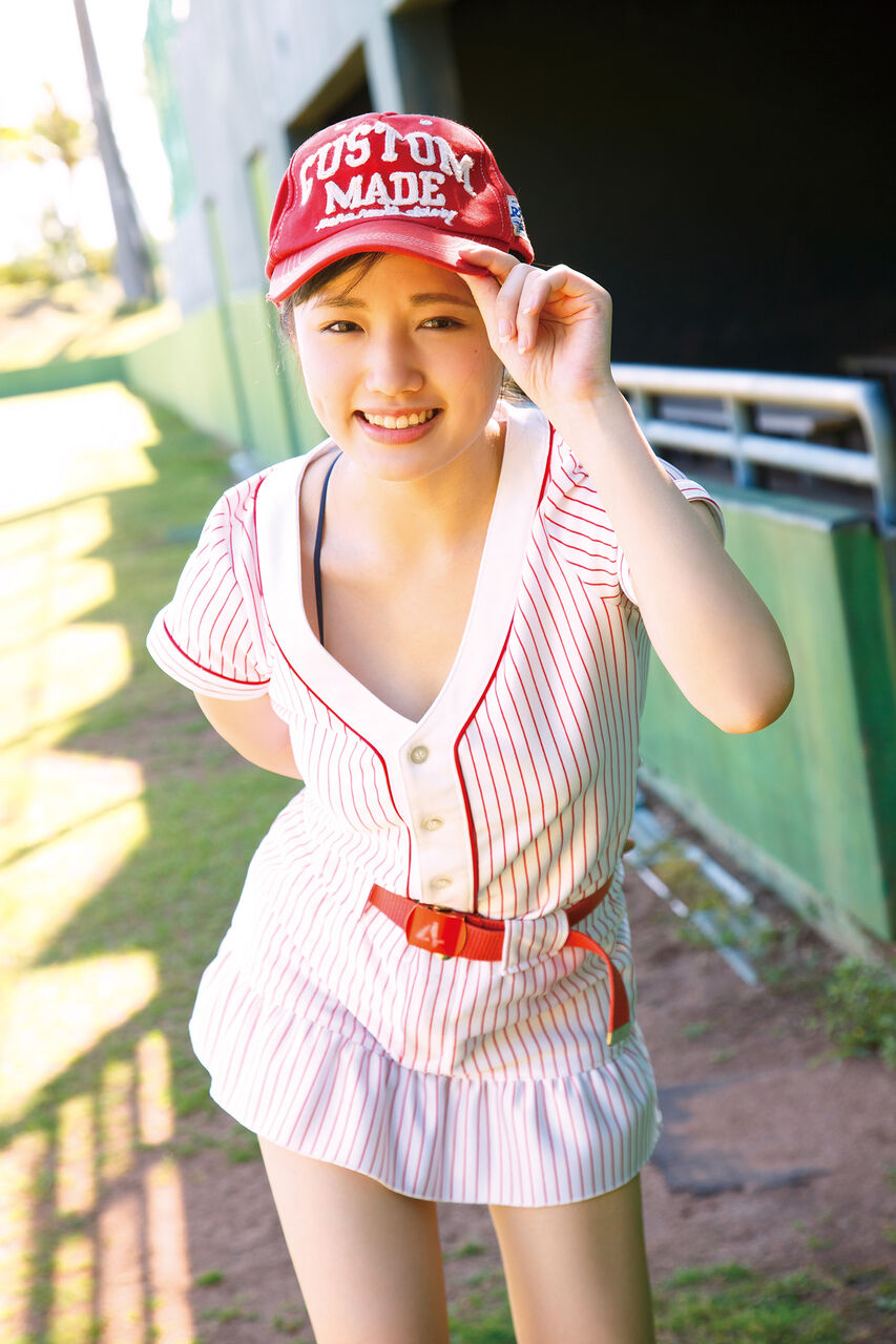 童顏巨乳美少女「安藤咲桜」自然笑顏透明感滿溢　上帝視角炸出「深邃人字溝」整個胸爆