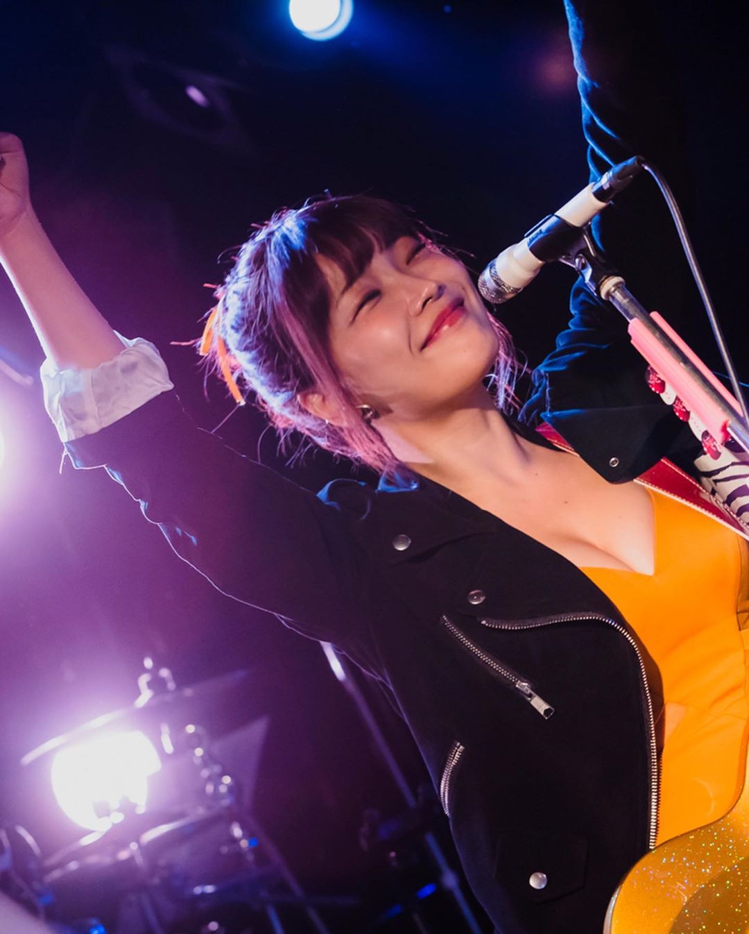 爆乳女歌手「藤田恵名」挑戰露出極限　身材跟歌聲一樣有爆發力