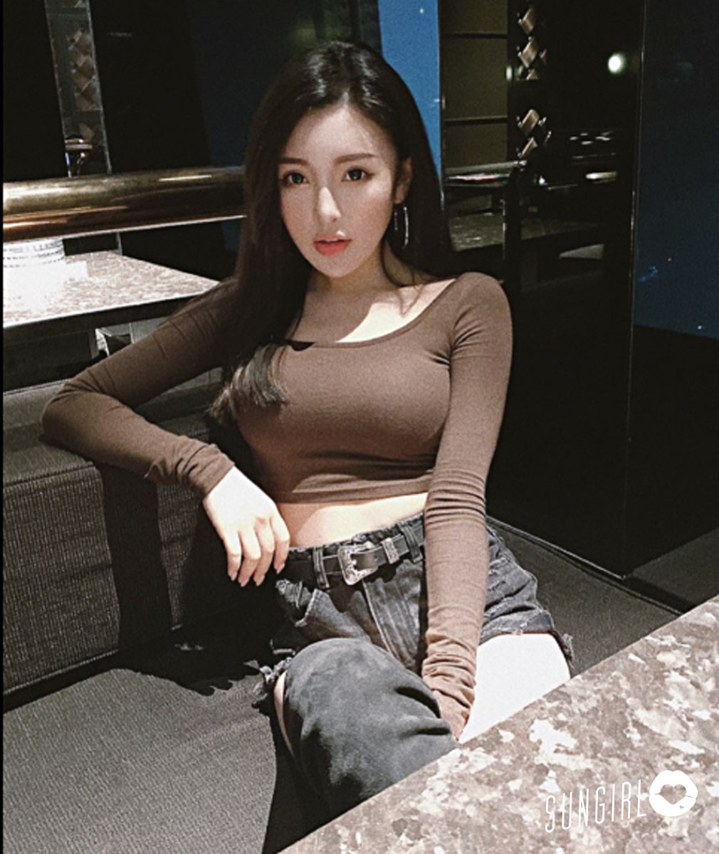 Ginny妮 、貌似名媛邵岱兒巨大奶球超沈重 顏值+身材極品！ - 美女圖 -