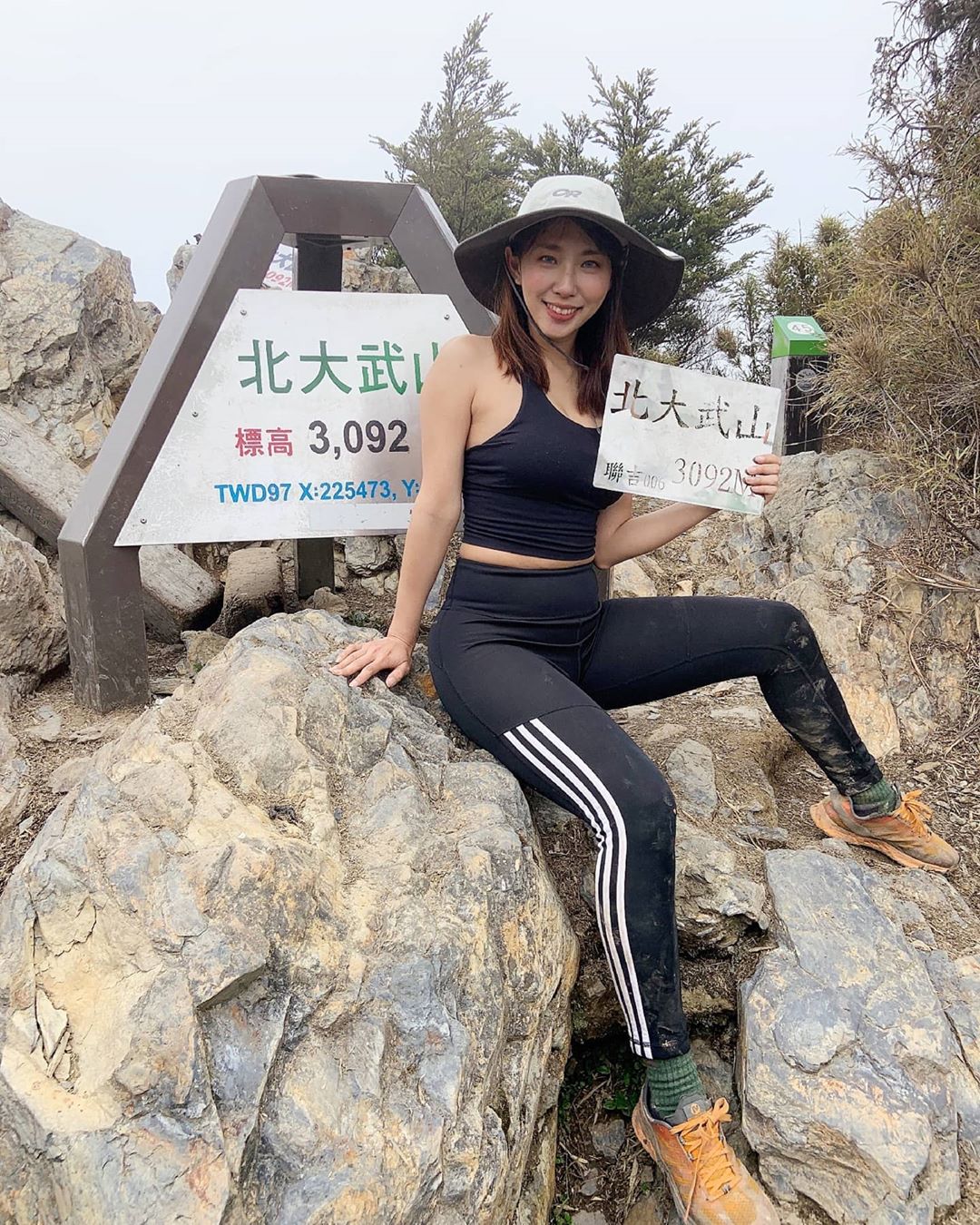 女神lucy的登山日記 - 美女圖 -