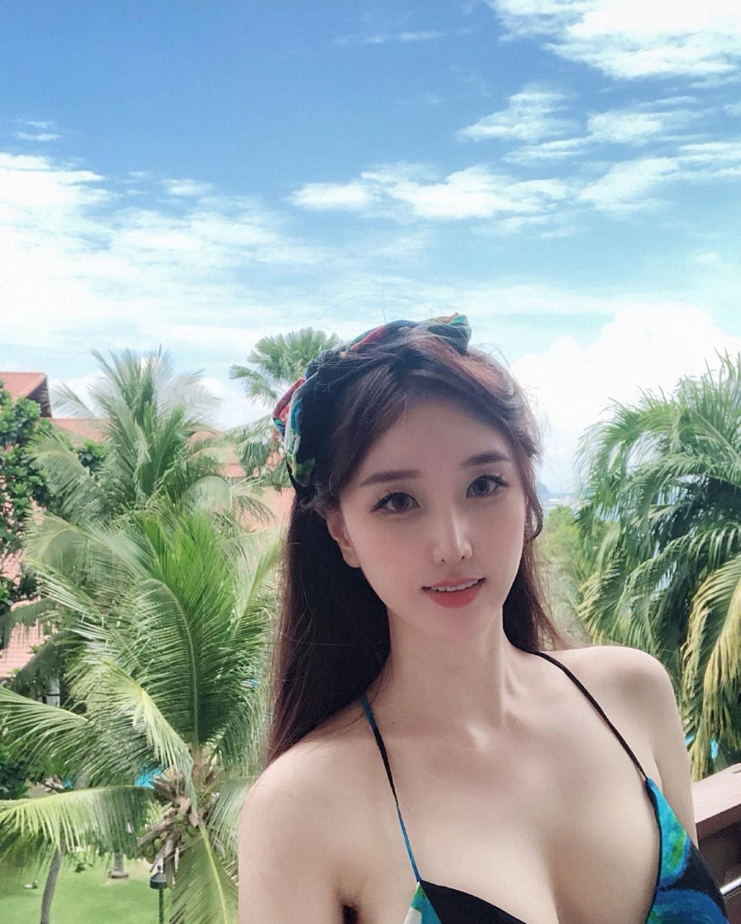 天使臉孔+傲人雪乳！鄉民推爆跪求「草帽女神」竟然是料理達人？好想娶回家啊！