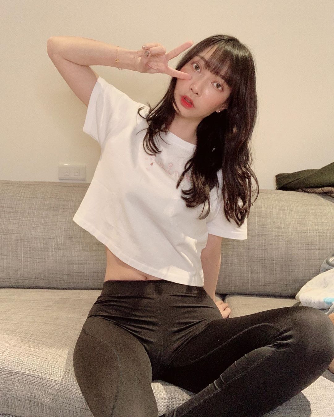 Sandy Hsu  正面有夠兇.....網友全看硬 - 美女圖 -