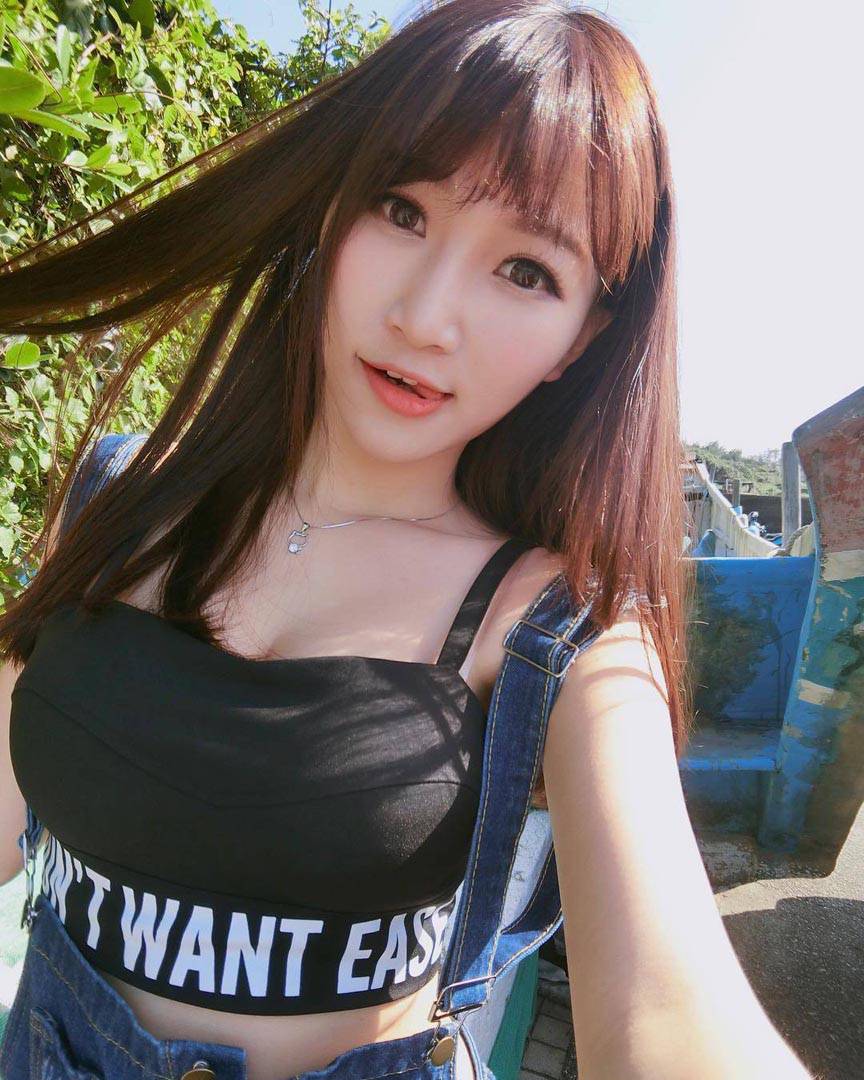 小筑Nina 白皙正妹 101公分修長美腿太美惹 - 美女圖 -
