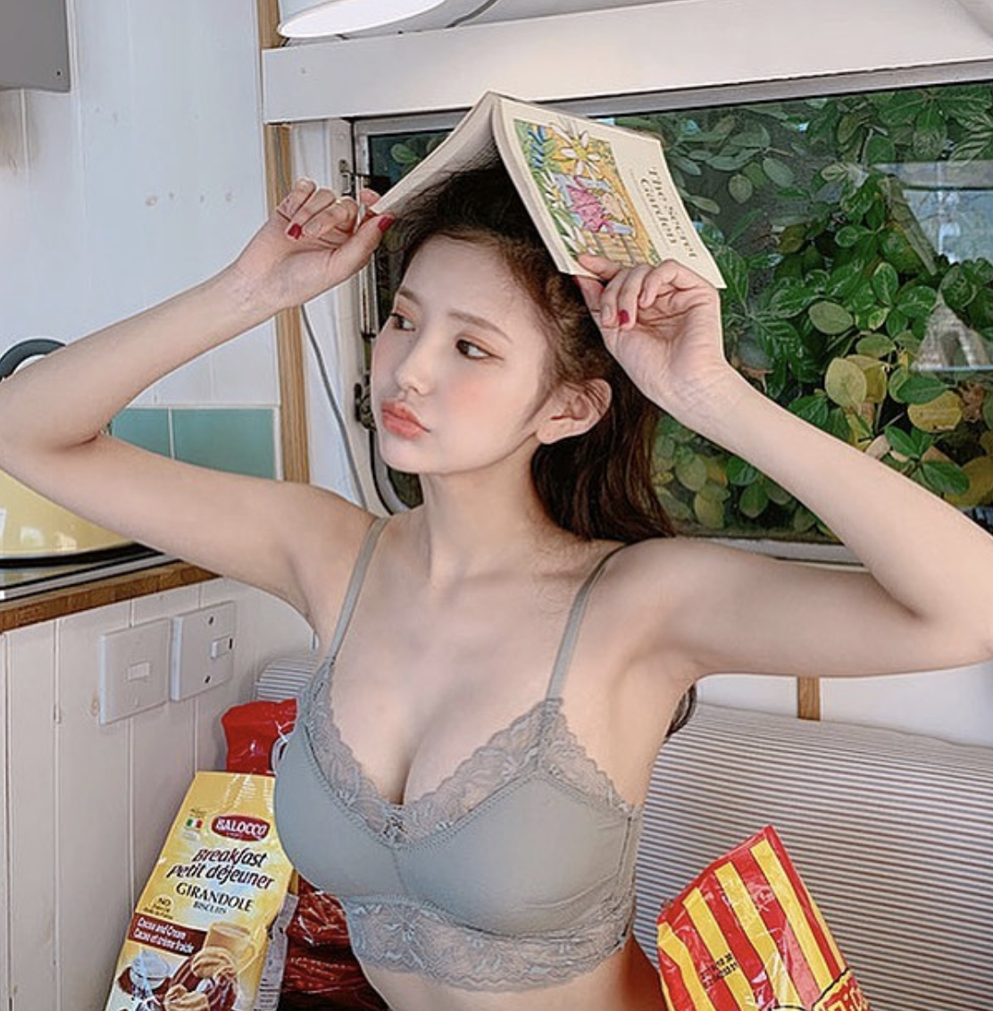 男女通吃！韓國「仙女模特」Asaki「私房照」太惹火，清新氣質下豐滿身材收割粉絲心