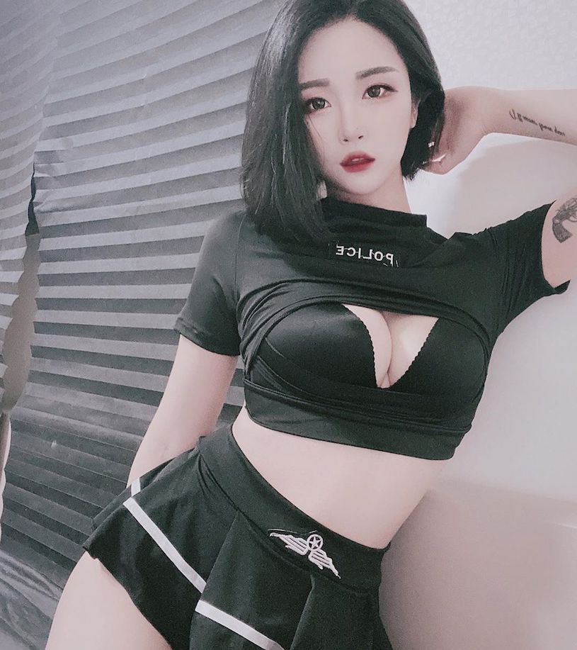 女團辣妹BOMI「爆乳曲線」辣得可以，「豐滿乳量」超挑逗視覺神經！