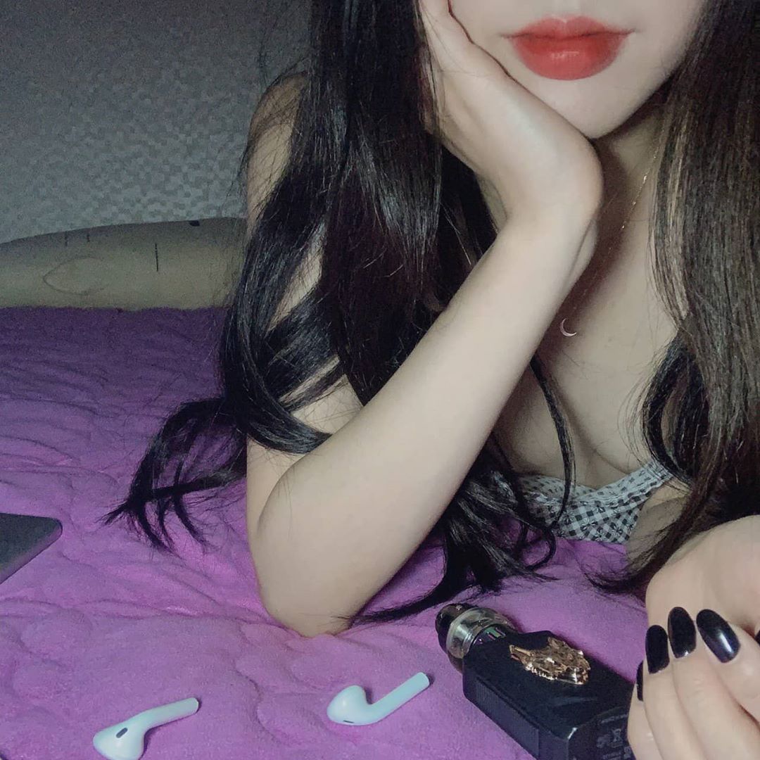 放大局部美！韓國正妹「大膽脫衣」展示青春美體，「奶腰臀」特寫沒在跟你客氣！