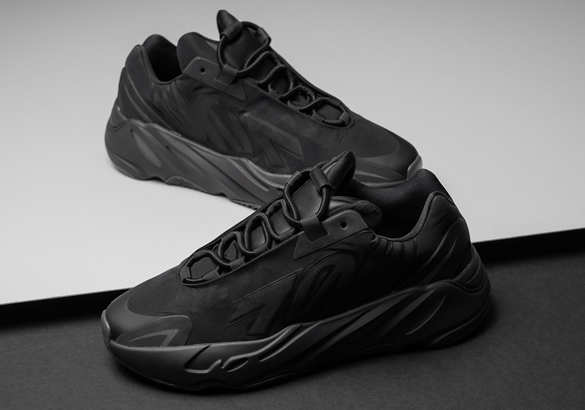 adidas-Yeezy-Boost-700-MNVN-Black-FV4440-4.jpg