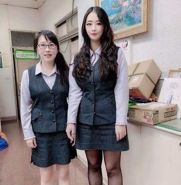 郵局正妹近況曝!「暗黑王祖賢」制服繃炸 小可愛彈出巨乳 - 美女圖 -