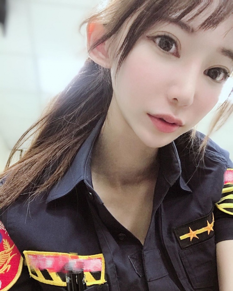 全台灣最正的現役女警 - 美女圖 -