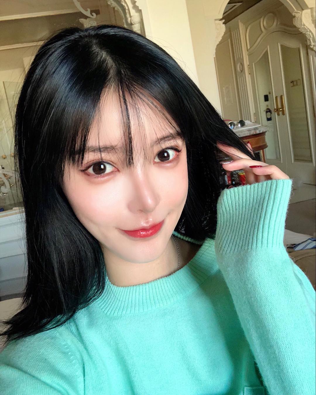 看來是個千金小姐 小何 - 美女圖 -