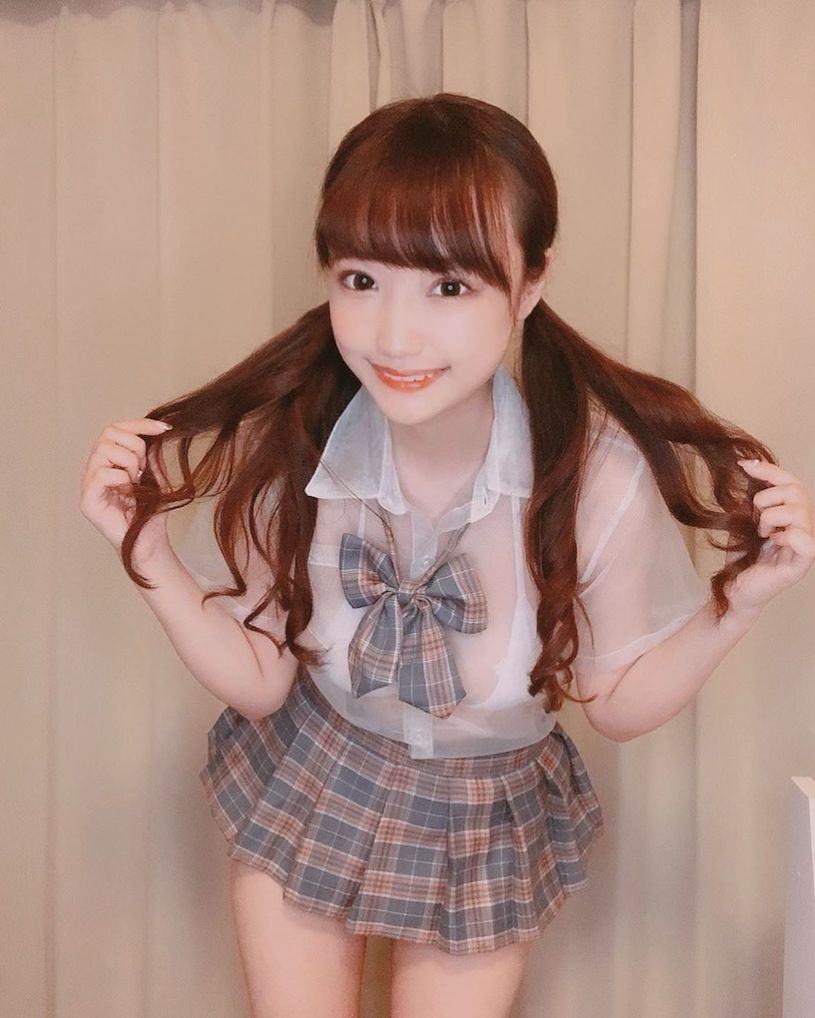 甜美正妹村瀬のの「敞開衣服有大奶」，G罩杯乳量發育好兇猛！