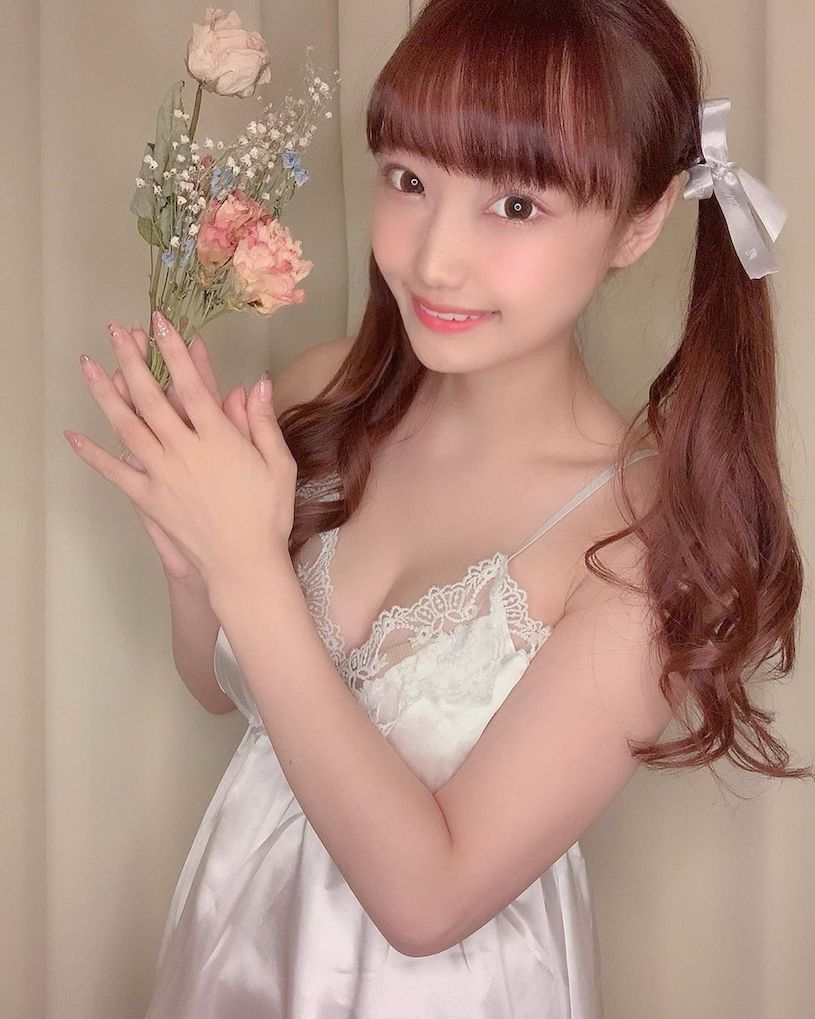 甜美正妹村瀬のの「敞開衣服有大奶」，G罩杯乳量發育好兇猛！