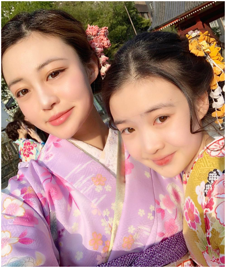 她才 15 歲！中國正妹「三三」一家基因超強大　三姐弟合照曝光讓你想重新投胎！